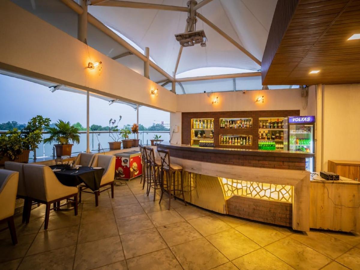 V Star Hotel Ahmednagar Exterior photo
