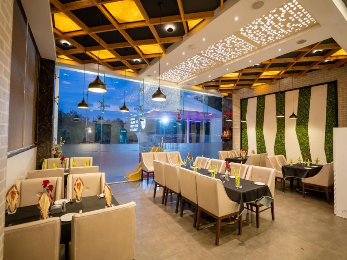 V Star Hotel Ahmednagar Exterior photo