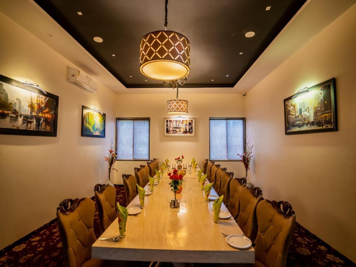 V Star Hotel Ahmednagar Exterior photo