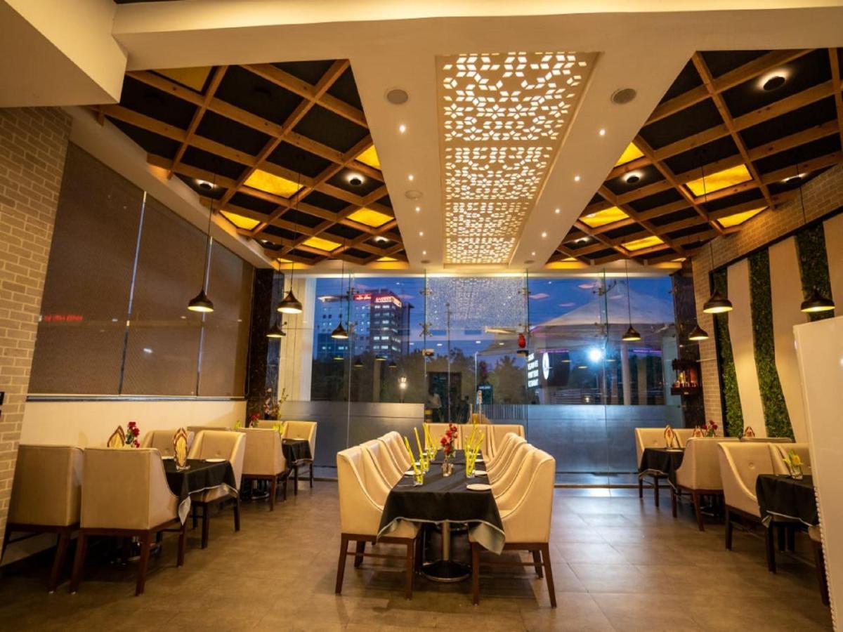 V Star Hotel Ahmednagar Exterior photo