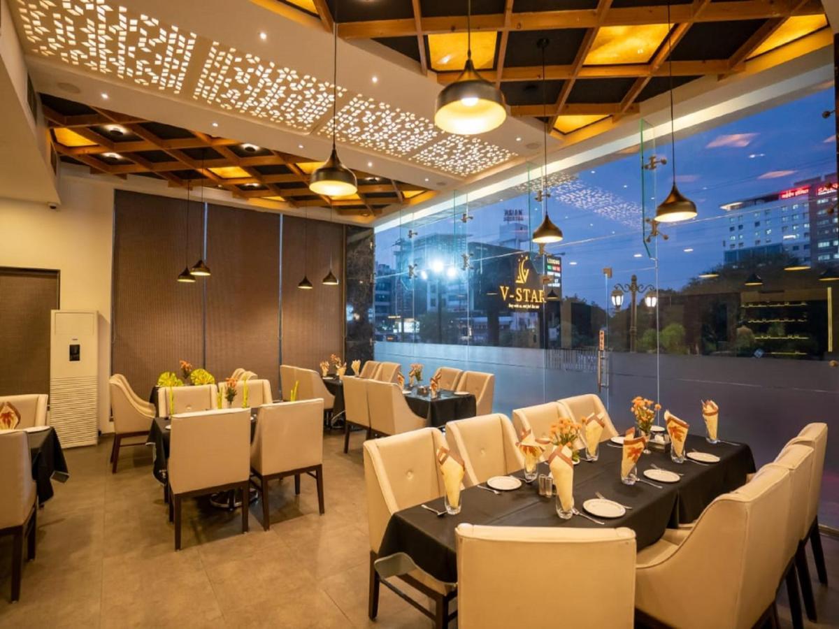 V Star Hotel Ahmednagar Exterior photo
