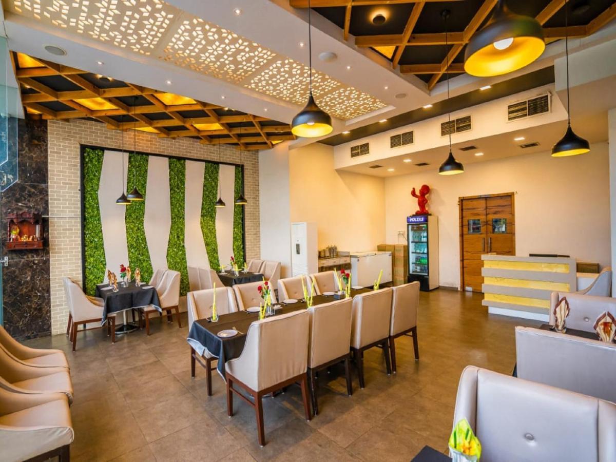 V Star Hotel Ahmednagar Exterior photo