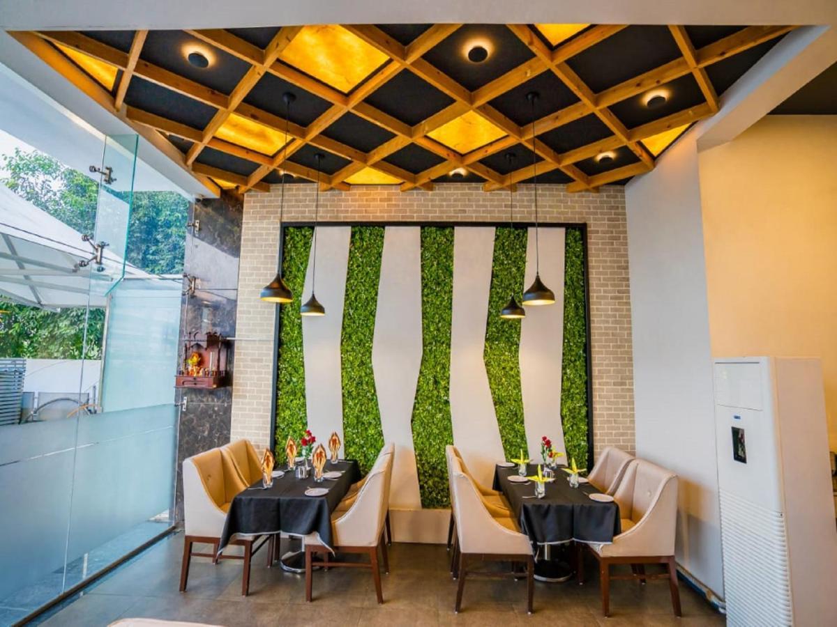 V Star Hotel Ahmednagar Exterior photo